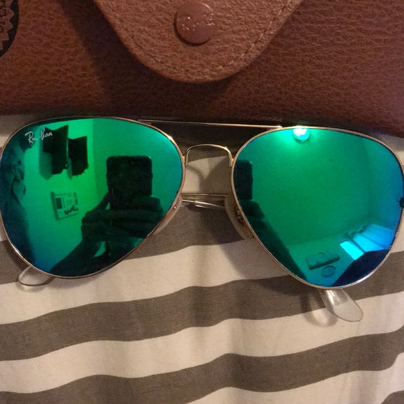 Green and gold mirrored Ray-Ban Aviators - Picture 3 of 3